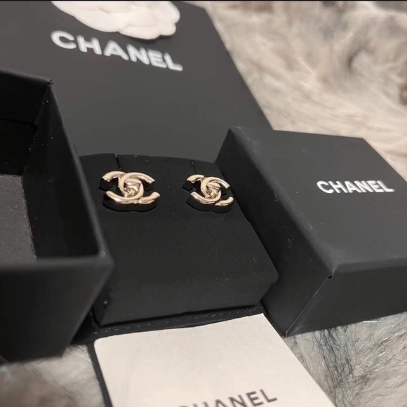 Chanel CC Turnlock Stud Earrings - Picture 3 of 8